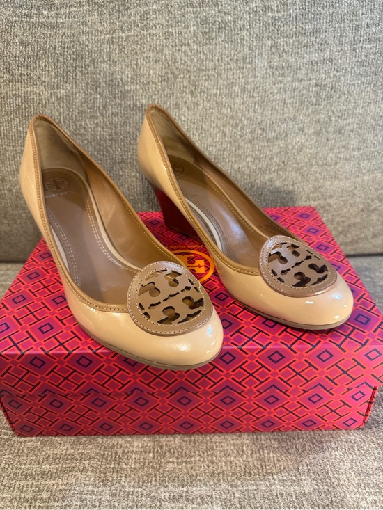 Tory Burch Shoes - Tory Burch Louisa 60MM Pumps Beige/Tan Leather Stacked Wooded Wedge Size 8.5